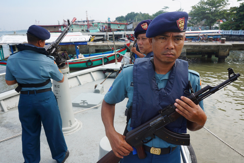 Soldiers guard the waters surrounding Nusakambangan prison island. (Antara Photo/Idhad Zakaria)