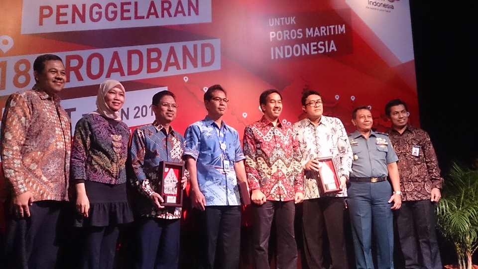 Telkom is set to support Indonesia's maritime sector by providing Digital Support Solutions for seaports throughout Indonesia. Muhammad Awaluddin, Director of Enterprise & Business Service for Telkom (Fourth from right), after signing the Memorandum of Understand in ICT Cooperation with Indonesian Beaurau of Classification (BKI), Pelindo I, The Indonesian Navy, and KPL Mina Sumitra.
