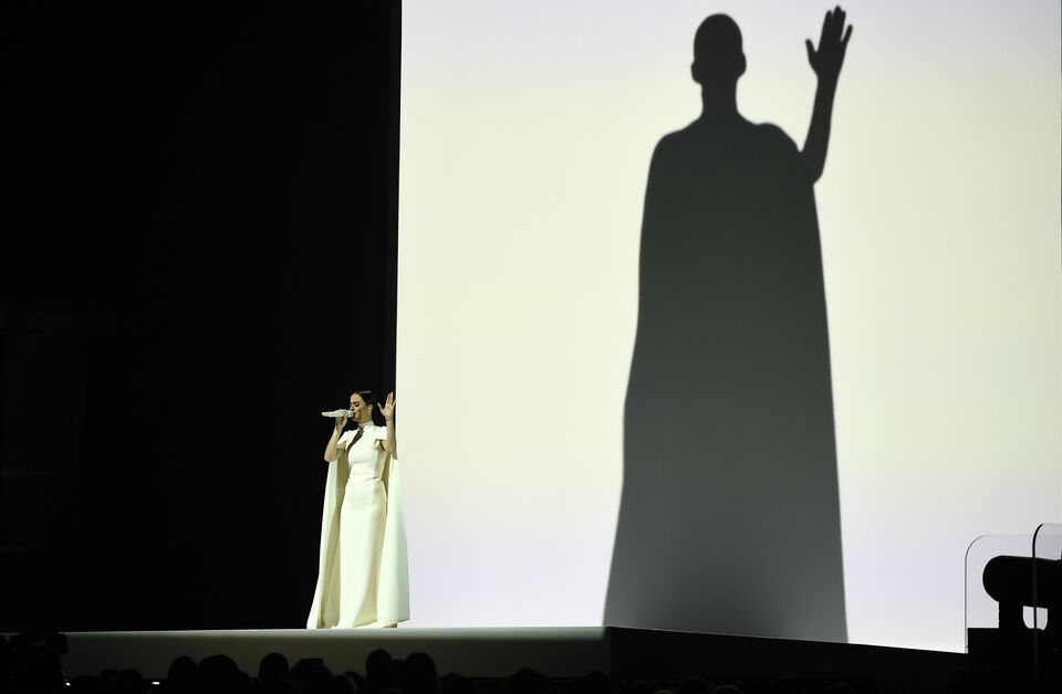 Katy Perry performs on stage at the 57th Annual Grammy Awards in Los Angeles February 8, 2015. (AFP Photo/Robyn Beck)