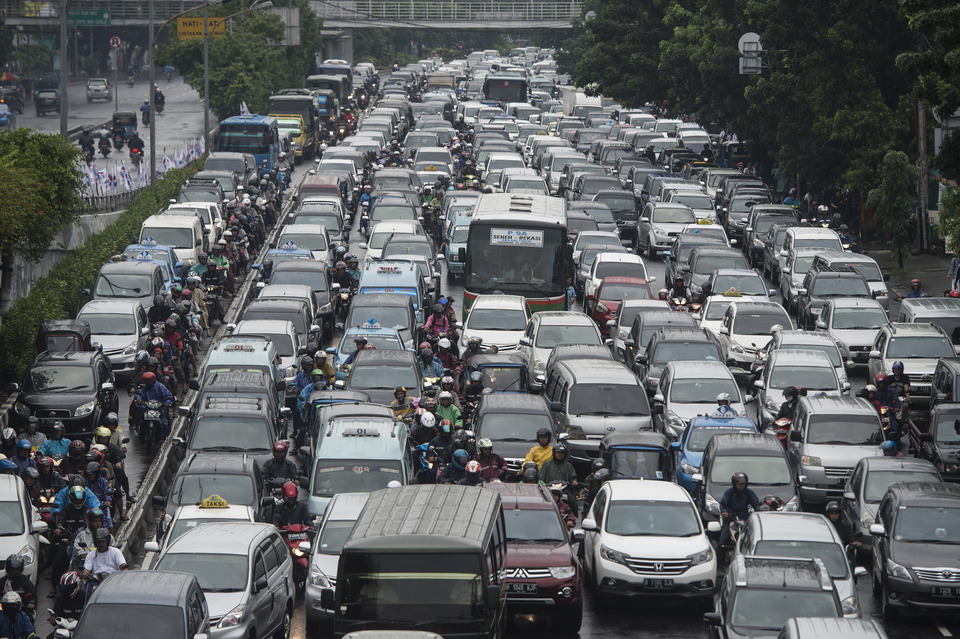 Vehicles trapped in gridlock in Jakarta on Feb. 9, 2015. (Antara Photo/Rosa Panggabean)