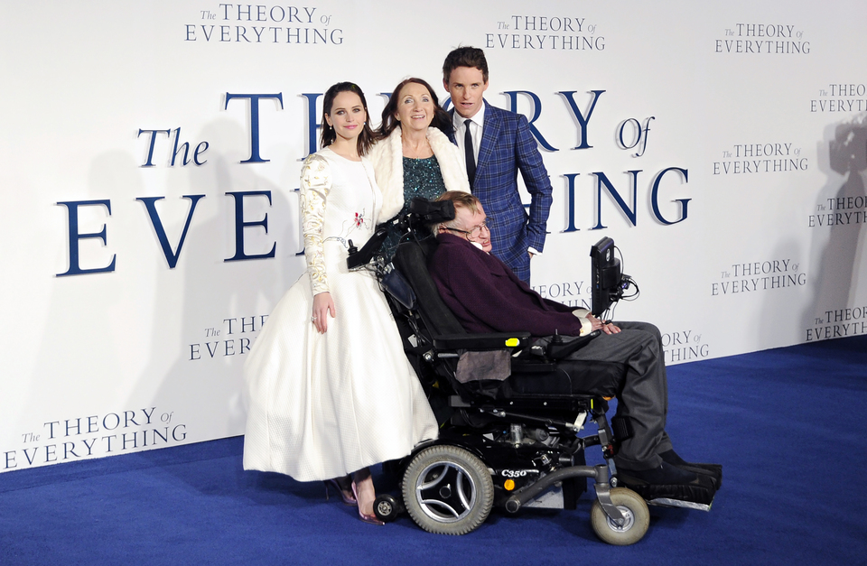 British actress Felicity Jones (left-right), ex-wife of Stephen Hawking, Jane Wilde Hawking, British physicist Stephen Hawking, and British actor Eddie Redmayne arrive for the UK premiere of 'The Theory of Everything' in Leicester square in London, Britain, 09 December 2014.  (EPA Photo/Facundo Arrizabalaga)