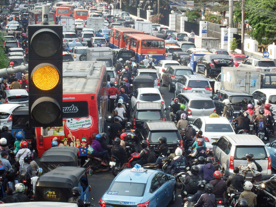 A traffic jam on Jalan Medan Merdeka Timur in Central Jakarta. (Antara Photo/Hafidz Mubarak)