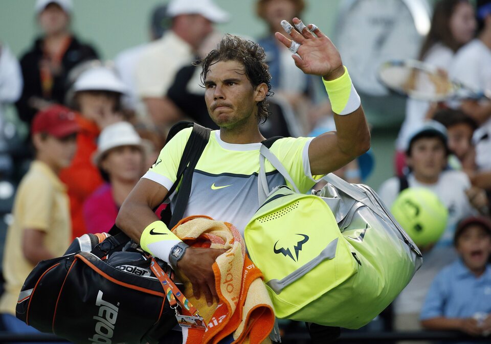 Rafael Nadal of Spain waves to the crowd after losing to Fernando Verdasco of Spain following their third round match at the Miami Open tennis tournament on Key Biscayne, Miami, Florida, US, on March 29, 2015. (EPA Photo/Rhona Wise)
