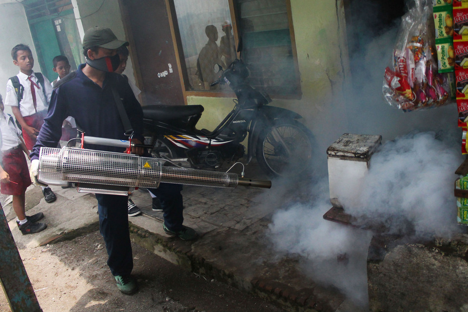 Insecticide fogging in Sidoarjo, East Java, last month. (Antara Photo/Suryanto)