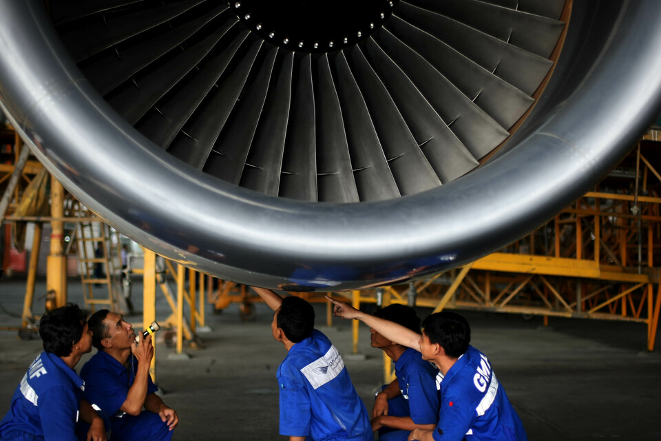Mechanic check the turbine  of an airplane at Garuda Maintenance Facility (GMF) in Jakarta, March 4, 2015. (JG Photo/Afriadi Hikmal)