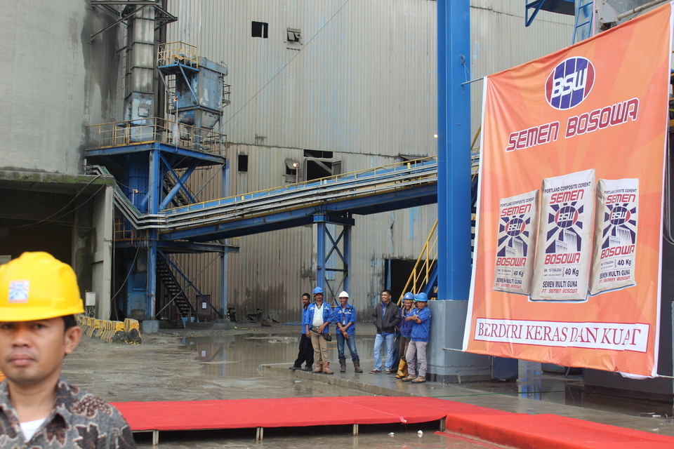 Bosowa is now focusing on completing four cement packing plants in eastern Indonesia to anticipate rapid construction growth in the region in the future. (GA Photo/Defrizal)