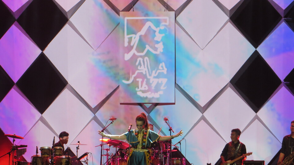 Reza Artamevia performing at the Java Jazz Festival on Saturday. (JG Photo/Basten Gokkon)
