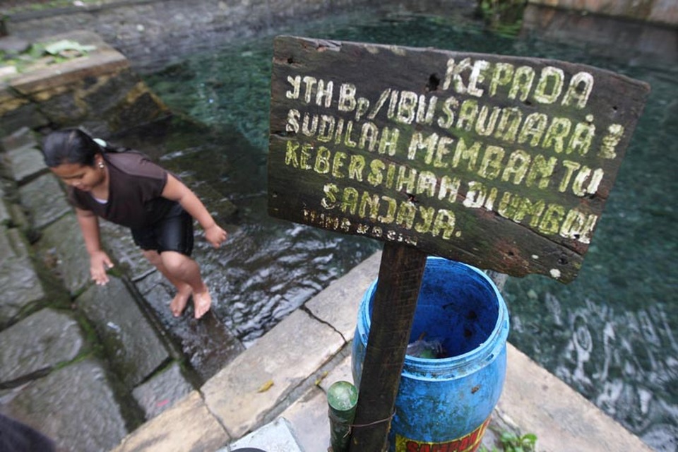 The Senjoyo spring, flowing from Mount Merbabu, is being revived by a project to harvest rainwater and use it to replenish the groundwater supply. (JG Photo/Yudhi Sukma Wijaya)