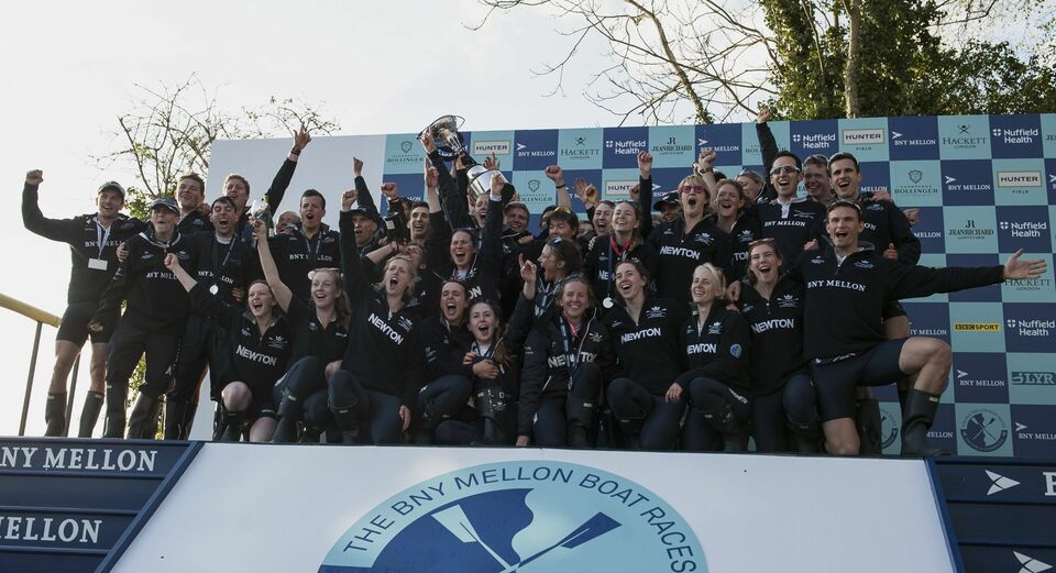 The Oxford men and women boat crews celebrate after both teams beat Cambridge in the boat race between the two universities on April 11, 2015 in London. (AFP Photo/Niklas Halle’n)