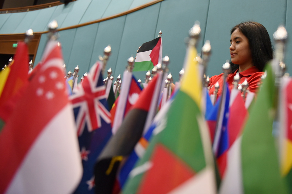 Flags of participating nations are being prepared at the Jakarta Convention Center, where the Asian-African Conference was opened on Sunday. (Antara Photo/Hafidz Mubarak A.)