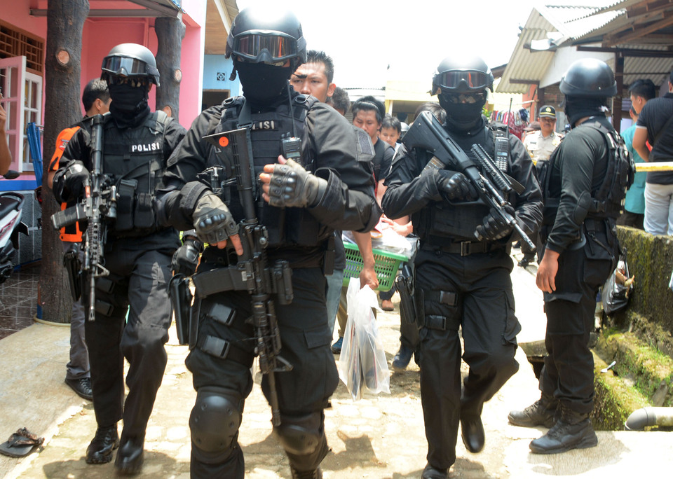 The National Police's elite anti-terror unit Densus 88 in action. (Antara Photo/Muhammad Iqbal)