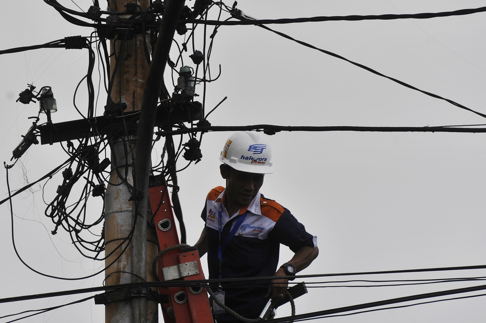 At present, PLN has 59.7 million customers across Indonesia, an increase of 7 percent from last year. (Antara Photo/Wahyu Putro A.)