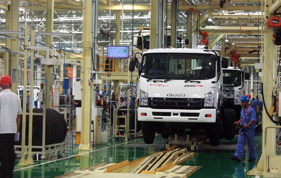 Astra's automotive unit saw a 12 percent increase in net income to Rp 6 trillion, with the company having launched several new vehicle models and revamped older models to boost sales. (Antara Photo/M.Ali Khumaini)
