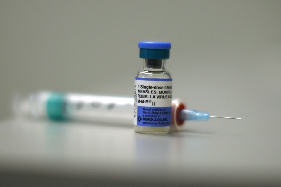 Gaps in vaccination coverage against measles have lead to several outbreaks of the highly contagious disease in Europe in the past year, with both children and young adults affected, health officials said on Monday (24/04). (Reuters Photo/Lucy Nicholson)