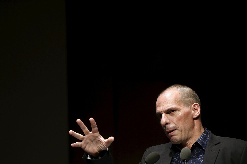 Greek Finance Minister Yanis Varoufakis delivers a speech during an economic conference in Athens, Greece May 19, 2015.  (Reuters Photo/Alkis Konstantinidis)