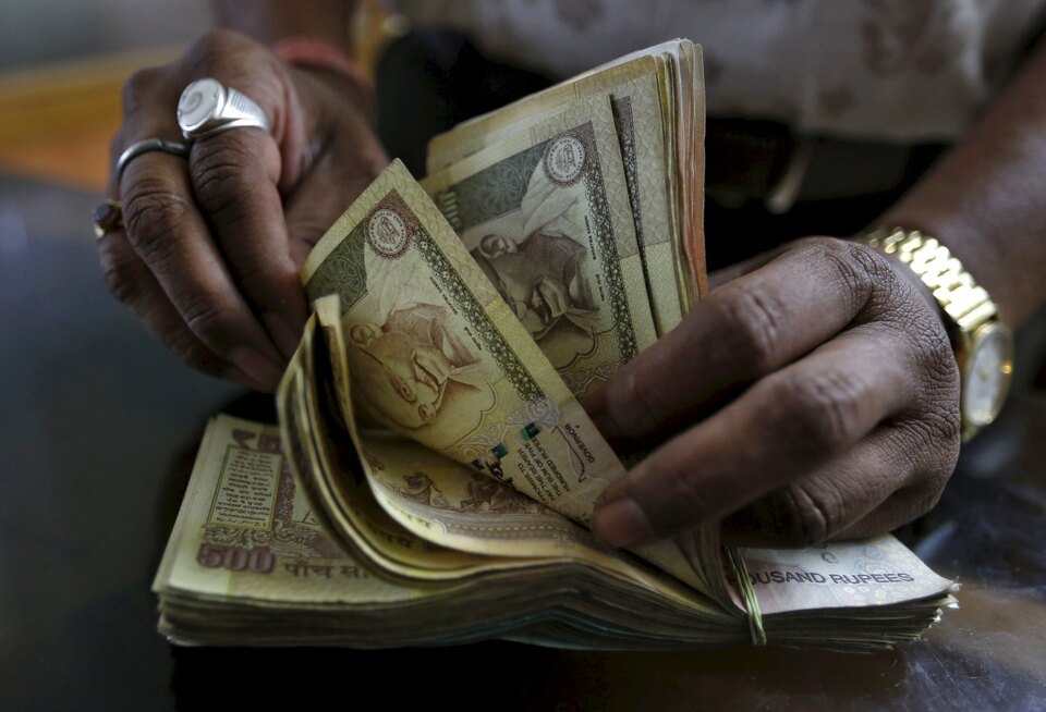 India moved a step closer on Saturday (04/03) towards launching a new national sales tax from July after a panel of federal and state finance officials finalized two key bills to be put before parliament.  (Reuters Photo/Amit Dave)