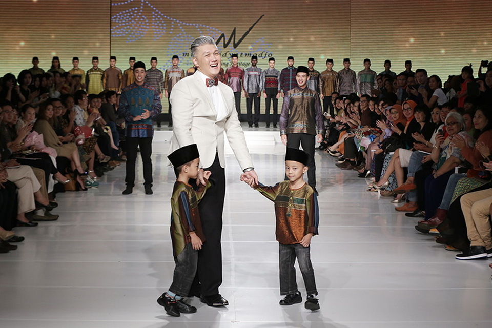 With a touch of creativity and innovation, designer Musa Widyatmojo has successfully incorporated Indonesian tenun into elegant outfits for men. (Photo courtesy of Musa Widyatmodjo)
