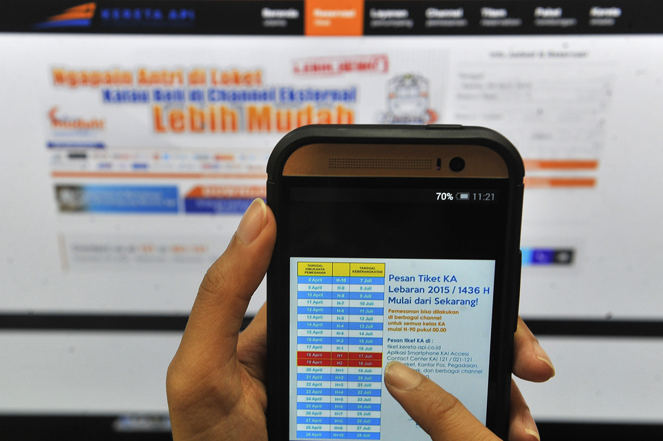 A passenger orders train tickets online. Kereta Api Indonesia (KAI) expects 5.3 million passengers on its trains during the upcoming Idul Fitri exodus. The projected number is up 5.5 percent from last year. (Antara Photo/Puspa Perwitasari)