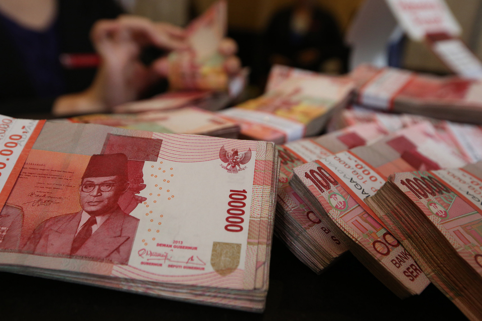 Indonesia raised Rp 3.92 trillion ($289 million) from retail bond sales, the finance ministry said in a statement on Monday (23/05), as the country tries to lure more citizens to invest in government debt. (ID Photo/David Gita Roza)