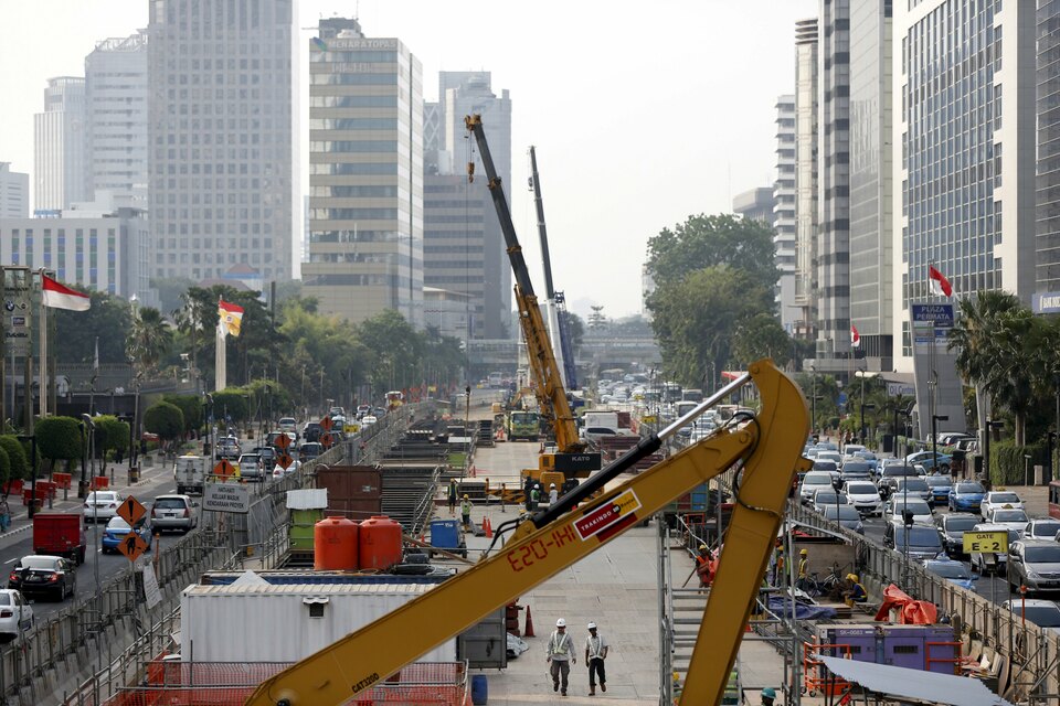 A string of unfinished projects across the capital has frustrated Jakarta Governor Basuki Tjahaja Purnama. (Reuters Photo/Nyimas Laula)