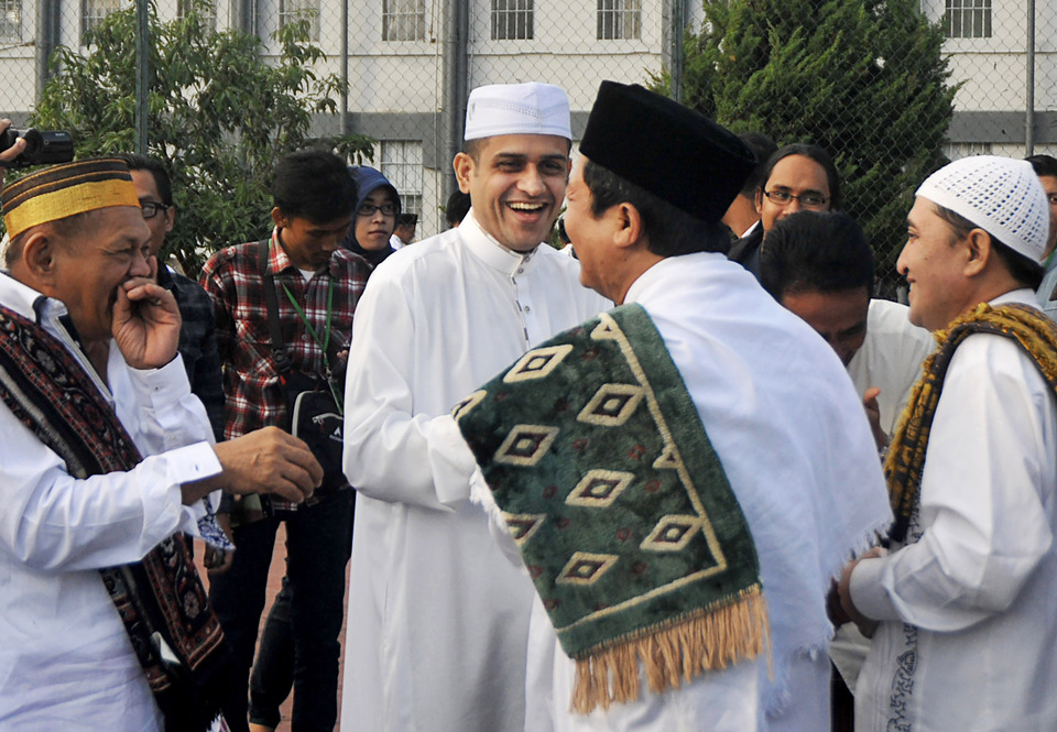 Former Democratic Party treasurer Muhammad Nazaruddin attends Idul Fitri prayer at Sukamiskin Prison in Bandung in 2015. (Antara Photo/Novrin Arbi)