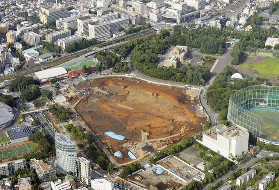 A Japanese architect who won a competition to design the centerpiece stadium for the 2020 Summer Olympics in Tokyo said on Friday engineers are now looking into whether construction can be completed in time to host the 2019 Rugby World Cup final. (Reuters Photo/Kyodo)