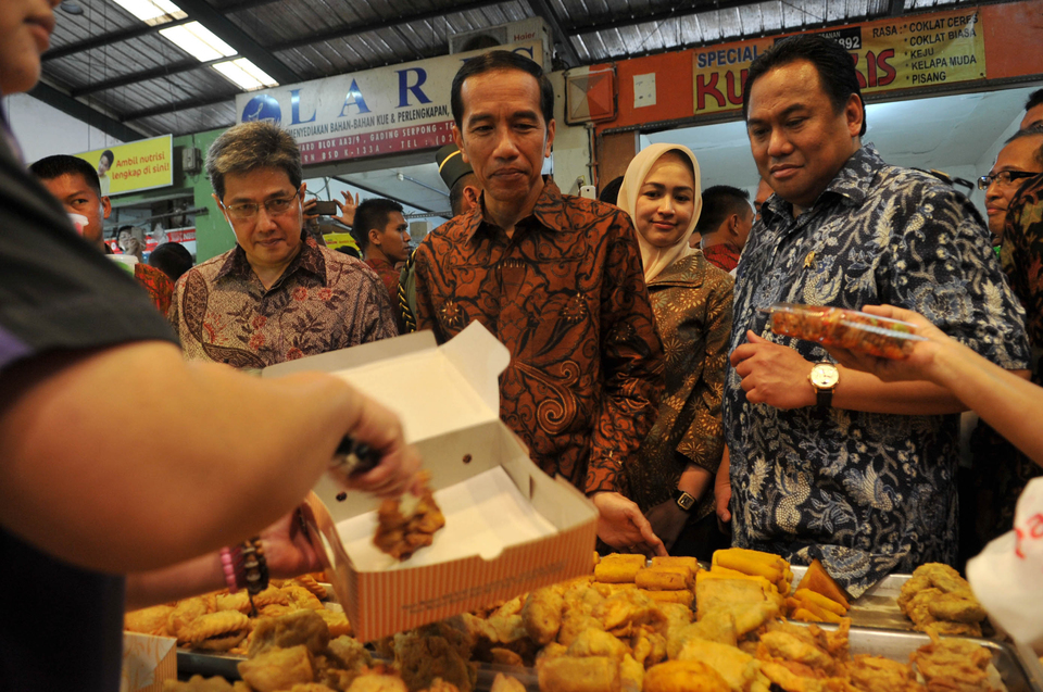 Calls on President Joko to replace his economic teams have surfaced since June and intensified after the country clocked in the slowest growth rate since 2009, and the rupiah declined by more than 8 percent since the beginning of the year. (B1 Photo/Mohmmad Defrizal)
