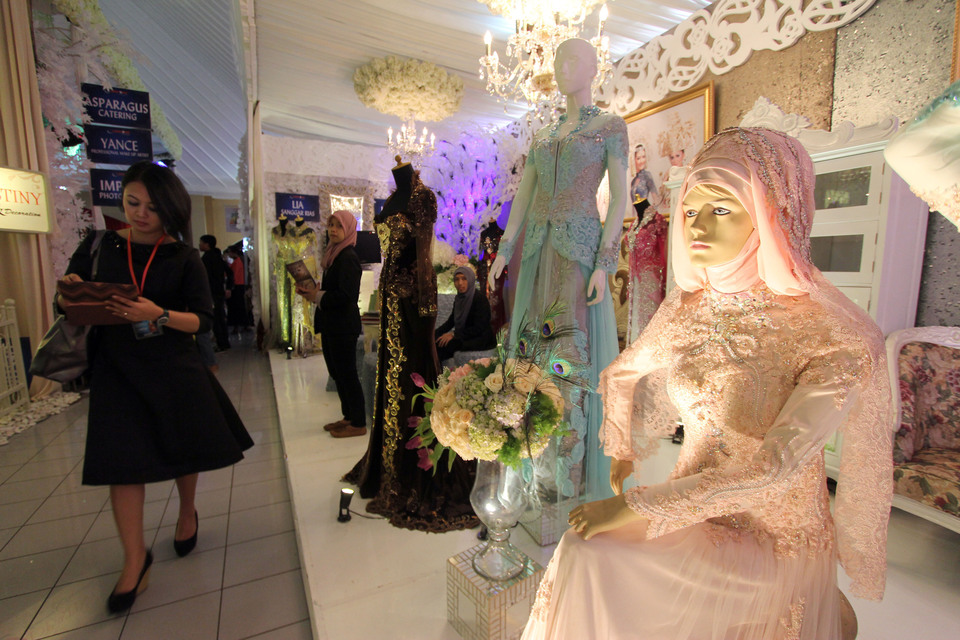 The average cost to get married in Indonesia, including a wedding reception for 500 guests and the honeymoon, comes out to about Rp 116 million, almost triple the average annual income. (Antara Photo/Izaac Mulyawan)