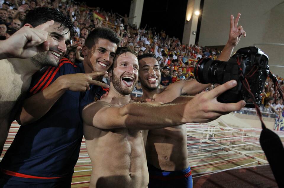 Valencia's teammates celebrate after winning the UEFA Champions League playoff football match between AS Monaco FC vs Valencia CF, at the Louis II Stadium, in Monaco, on August 25, 2015 . (AFP Photo/Jean Christophe Magnenet)