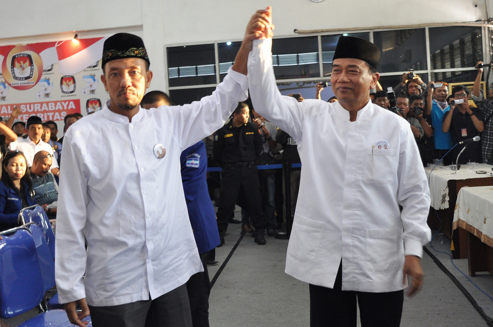 Rasiyo, right and Dhimam Abror Djuraid wanted to challenge the popular mayor of Surabaya, Tri Rismaharini. (Antara Photo/Herman Dewantoro)