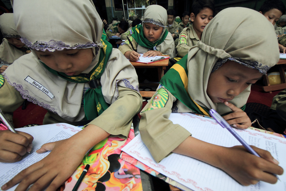 Students at a Muhammadiyah-run elementary school in Surabaya. (Antara Photo/Didik Suhartono)