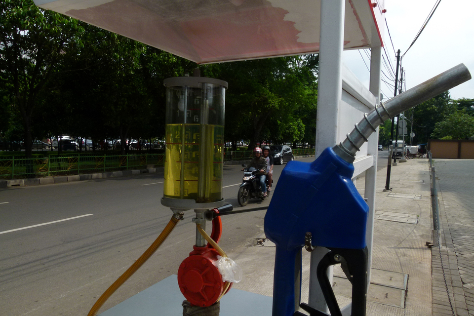 The government has decided not to raise the price of fuel until the end of September as it anticipates lower global oil prices. (ID Photo/Emral Firdiansyah)