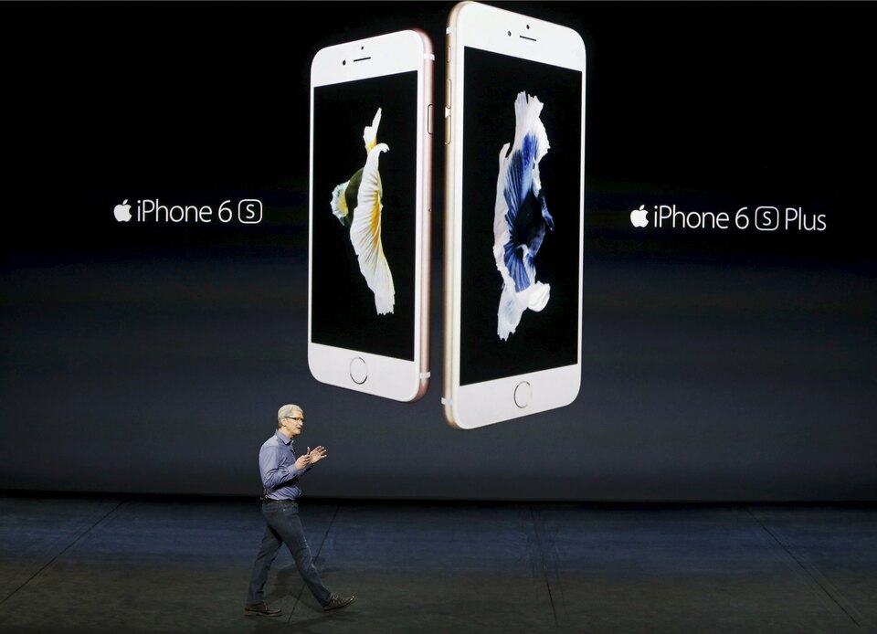 Apple CEO Tim Cook introduces the iPhone 6s and iPhone 6sPlus during an Apple media event in San Francisco on Sept 9. (Reuters Photo/Beck Diefenbach)