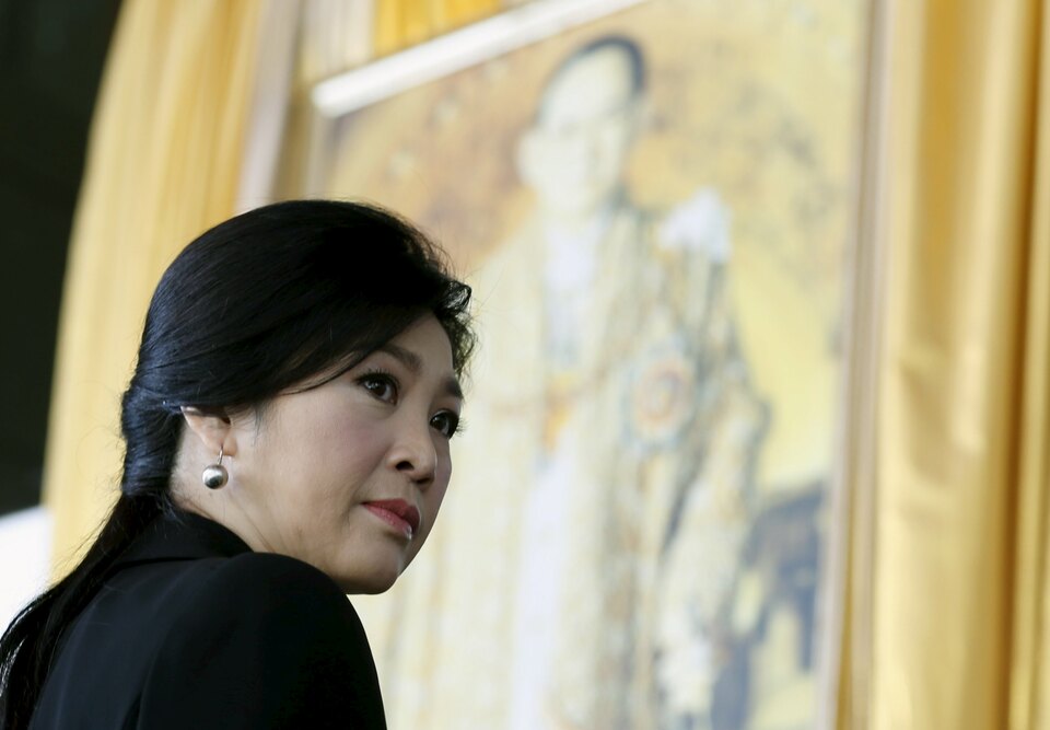 Thailand has no immediate plan to revoke the passports of former prime minister Yingluck Shinawatra, the foreign minister said on Tuesday (29/08), after she fled the country last week ahead of a court ruling in a negligence case. (Reuters Photo/Chaiwat Subprasom)