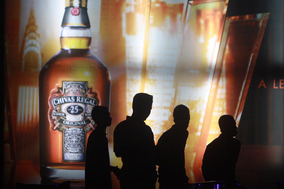 Attendees of DWP music concert are seen near a makeshift bar in Jakarta. (JG Photo/ Yudhi Sukma Wijaya)