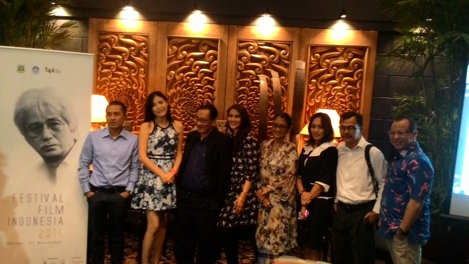 Olga Lydia, second from left, will chair the FFI this year, while Lukman Sardi, left, will be in charge of promoting the annual awards show. Jajang C. Noer, fourth right, will head the jury. (B1 Photo)