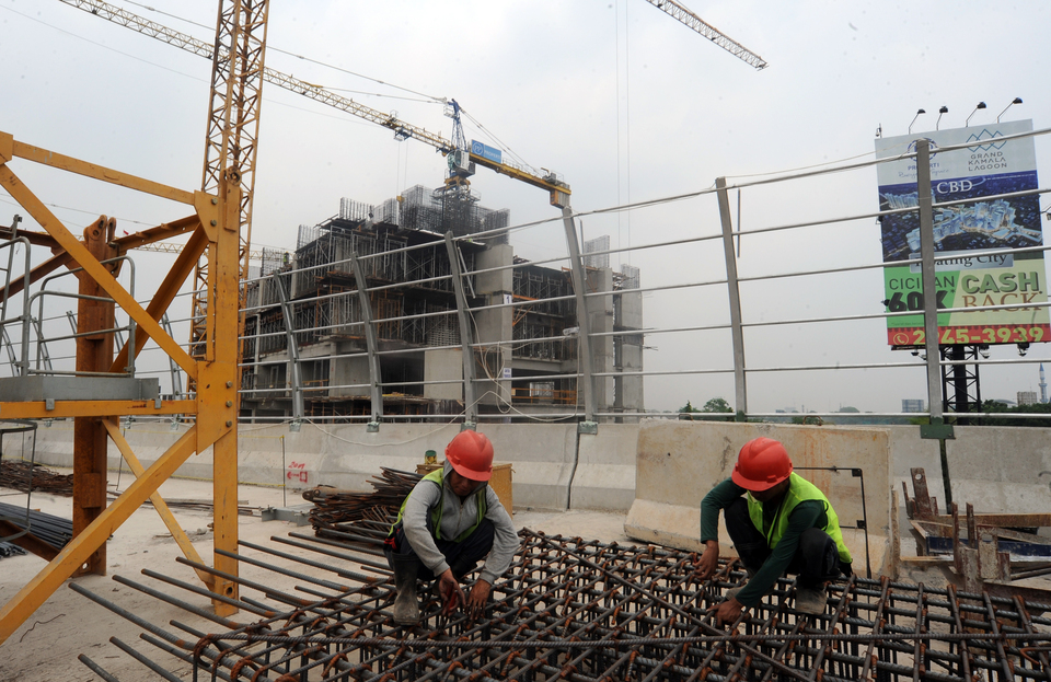 Indonesia will push nine subsidiaries of state-controlled companies to undertake initial public offerings this year to raise a total of up to Rp 21 trillion ($1.57 billion) in fresh funds. (Antara Photo/Audy Alwi)