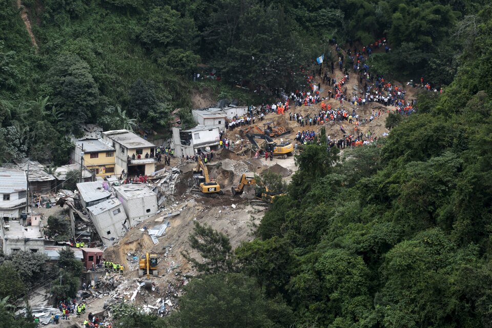 Guatemalan search and rescue operators are calling an end to their search for victims of a devastating landslide in Santa Catarina Pinula. (Reuters Photo/Jose Cabezas)