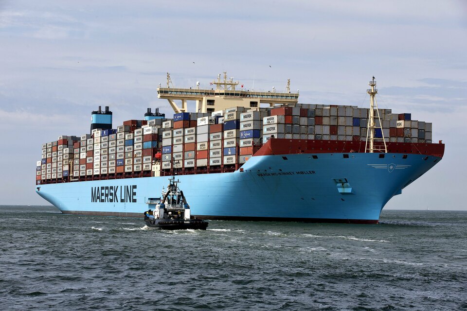 The logistic arm of Maersk Line has shown interests in Indonesia's plan to open up ownership of cold storage facilities for foreigners. (Reuters Photo/Michael Kooren)
