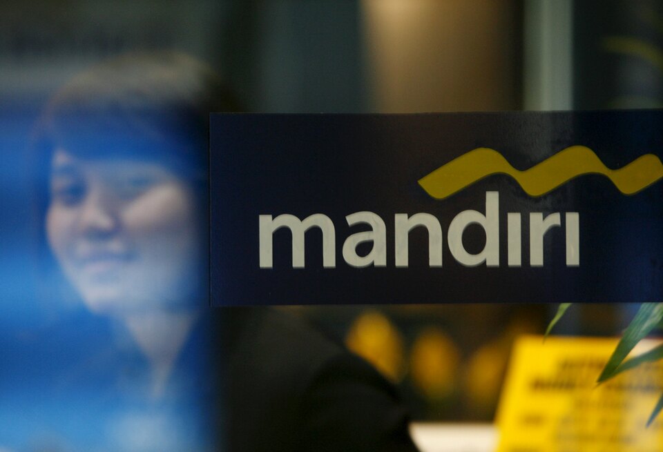 Mandiri expects loan growth to match last year's pace of between 12 percent and 12.5 percent, up from its previous target of 11 percent, corporate secretary Rohan Hafas said on Friday (23/09). (Reuters Photo)