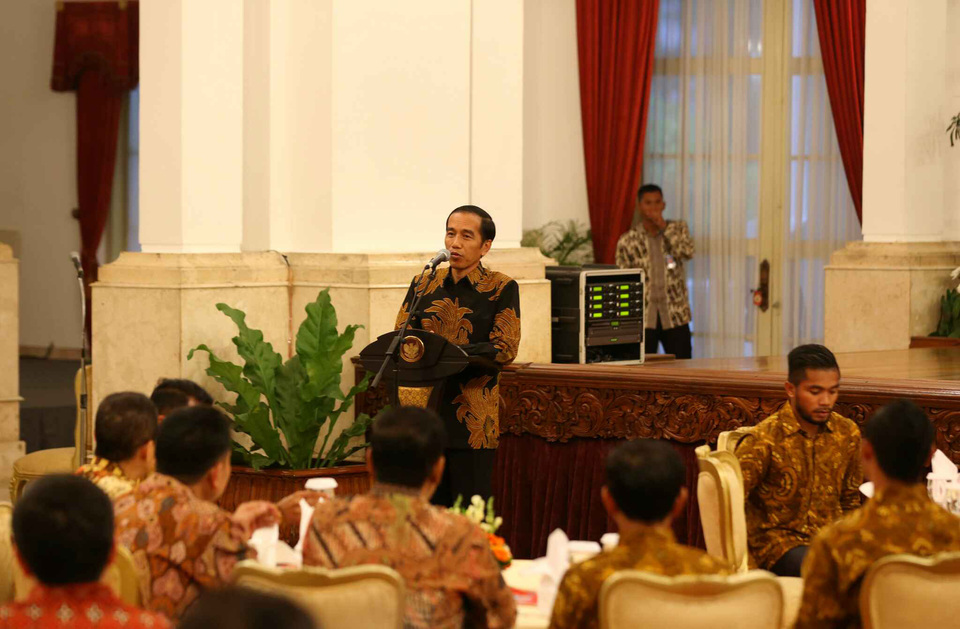 Joko’s administration rolled out a series of stimulus measures from September, including lowering energy prices, cutting red tape and reforming the minimum wage formula. (SP Photo/Joanito De Saojoao)