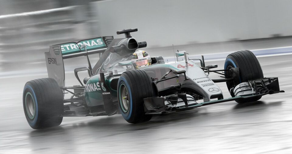 Mercedes AMG Petronas F1 Team's British driver Lewis Hamilton drives his car during the second practice session of the Russian Formula One Grand Prix at the Sochi Autodrom circuit on October 9, 2015. (AFP Photo/Alexander Nemenov)