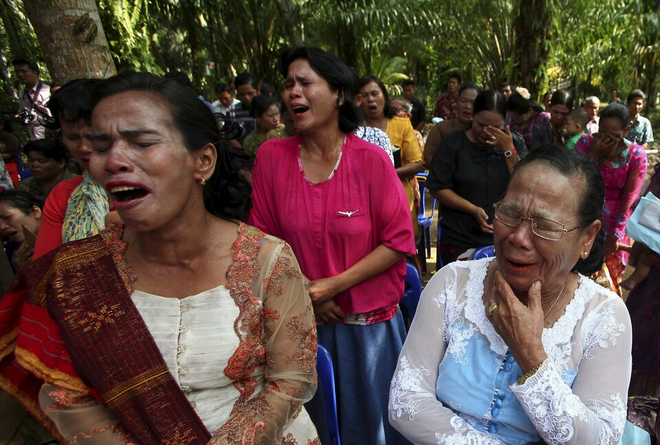 Residents cry as they attend a Sunday mass prayer near a burned church at Suka Makmur Village in Aceh Singkil. Aceh authorities have caved in to the demands of hard-line Muslim and groups tore down several small churches in Aceh Singkil, citing a lack of permit. (Reuters Photo/Y.T. Haryono)