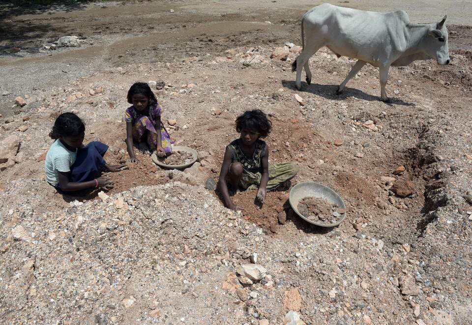 Deaf Indian child laborer Nagina (C) and others collect mica at a scrap mine in Koderma district of the eastern Indian state of Jharkhand. 