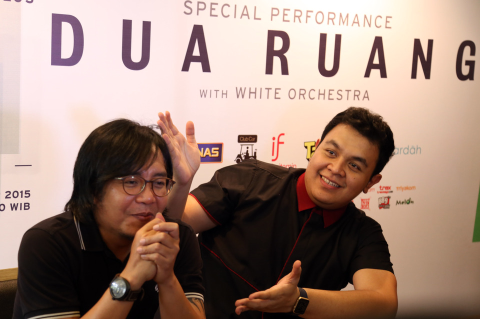 Indonesian singer Muhammad Tulus (right), launching the Japanese version of his popular single 'Sepatu.' (Antara Photo/Teresia May)