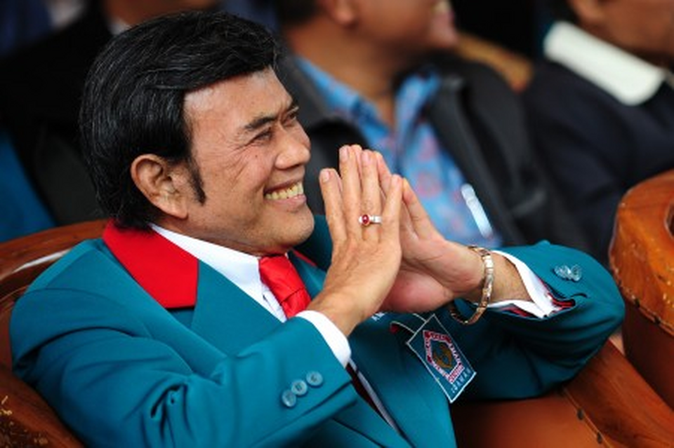 Dangdut King Rhoma Irama has thrown his weight behind the Corruption Eradication Commission against the House's decision to revise the KPK Law. (Antara Photo/Zargoni Maksum)