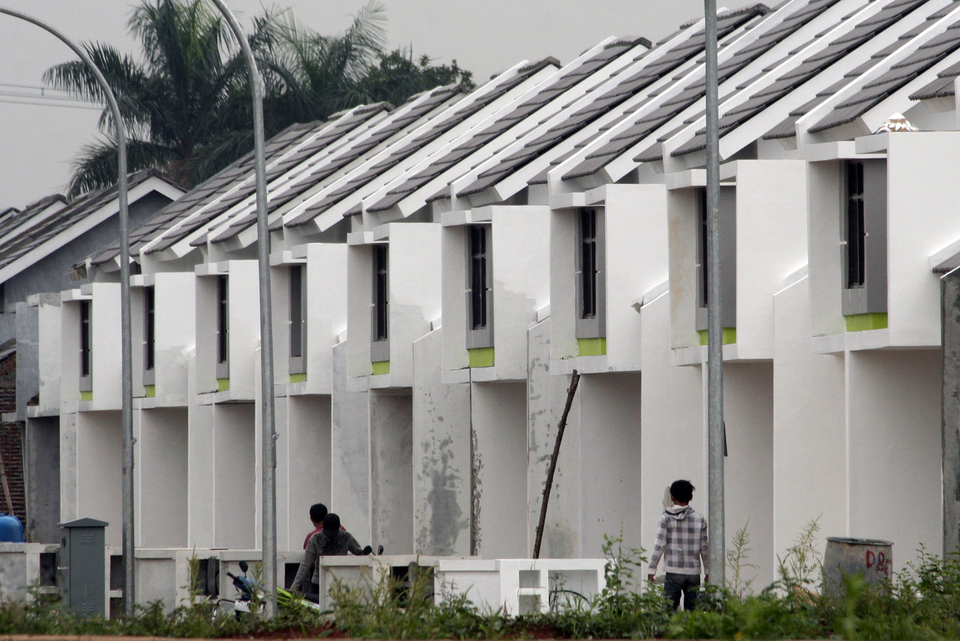 The government announced on Wednesday (24/08) it will cut out unnecessary processes and reduce 70 percent of the costs involved in building low-cost housing. (ID Photo/David Gita Roza)