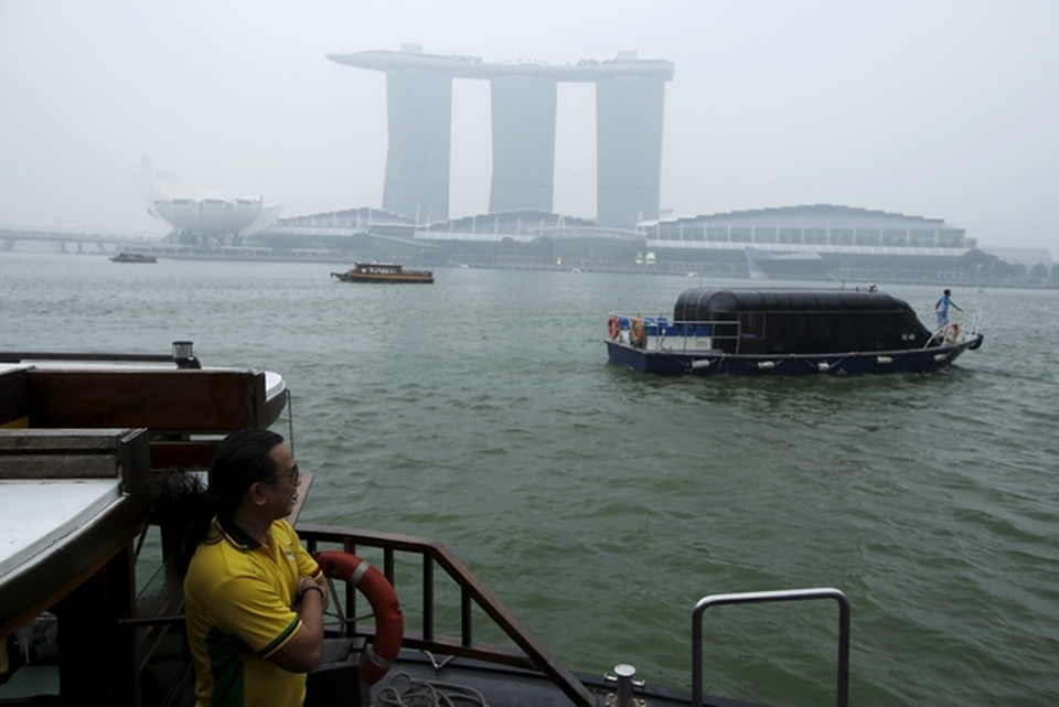 Marina Bay in Singapore shrouded by haze. (Reuters Photo/Edgar Su)