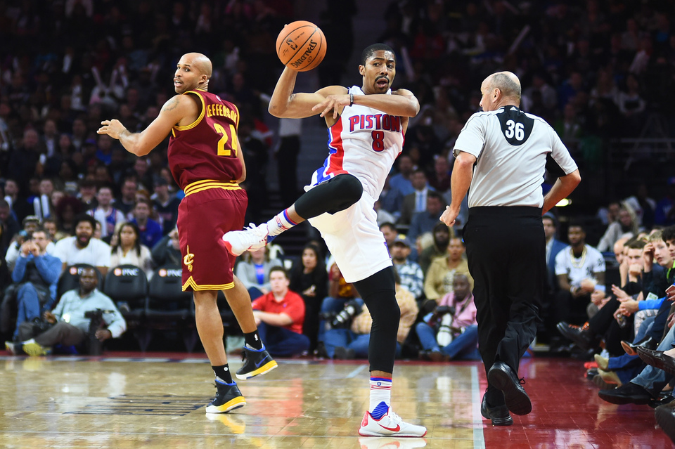 Detroit Pistons guard Spencer Dinwiddie (8) saves the ball from going out of bounds during the fourth quarter against the Cleveland Cavaliers at The Palace of Auburn Hills. Detroit won 104-99. (Reuters Photo/Tim Fuller)