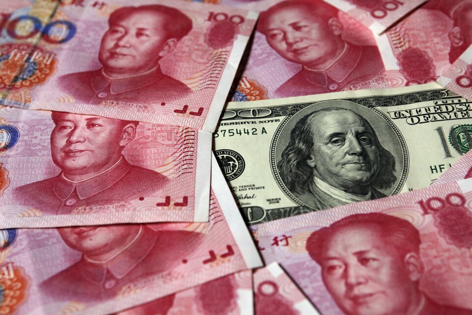 President Donald Trump declared China the 'grand champions' of currency manipulation on Thursday (23/02), just hours after his new Treasury secretary pledged a more methodical approach to analyzing Beijing's foreign exchange practices. (Reuters Photo/Petar Kujundzic)